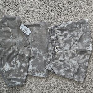 NWT Marika Gray Brown White Tie-Dye Long Sleeves Sweatshirt Shorts Kids L 14/16